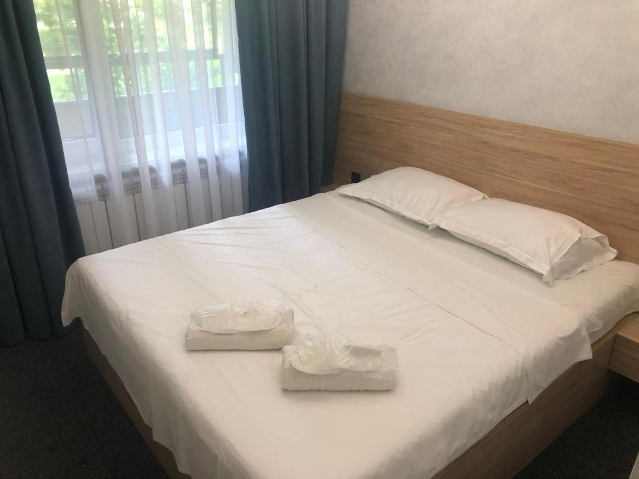 Mini Hotel Vesna Dnipro Exteriör bild
